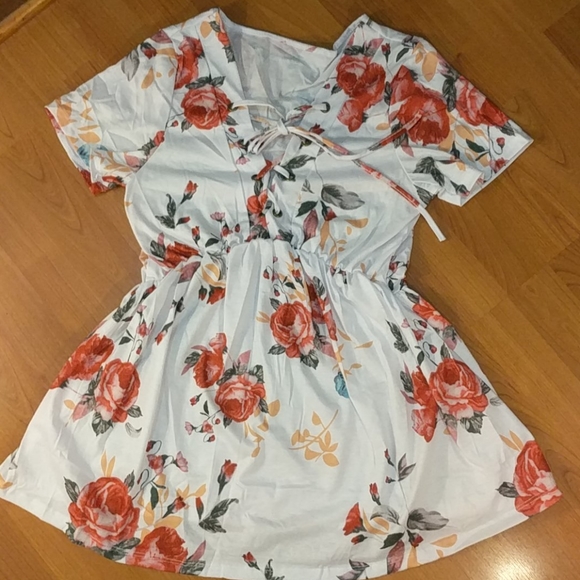 White Floral LaceUp V Neck Tunic - Picture 10 of 12